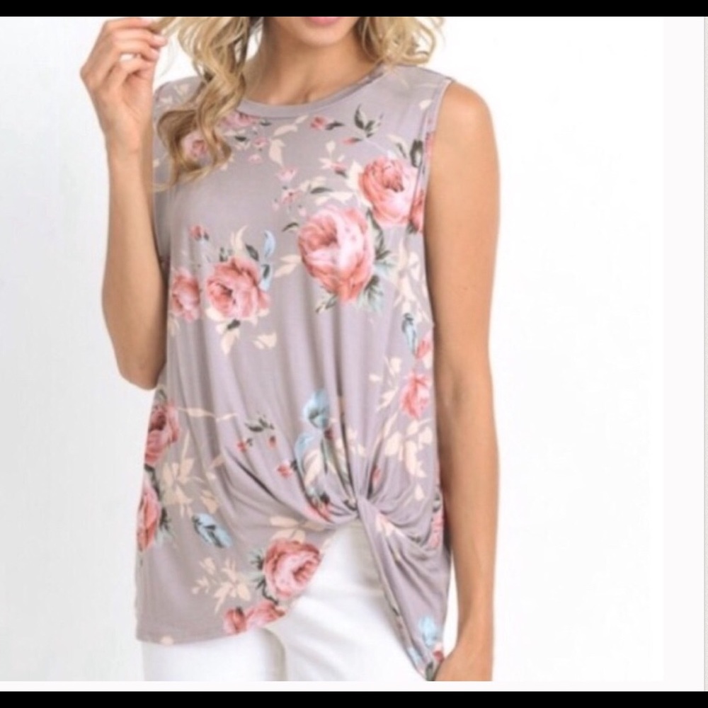 🌟HOST PICK🌟 FLORAL TOP WITH TWIST- TWO LEFT. SOLD